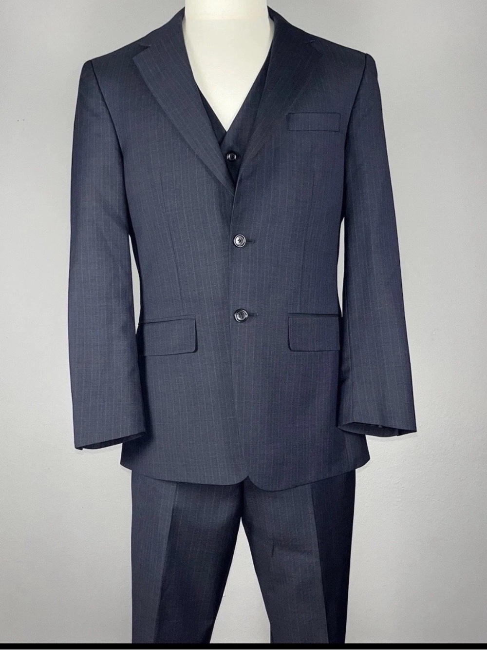 Jos. A. Bank Charcoal Pinstripe‎ Two-Button Suit 39R 33x30